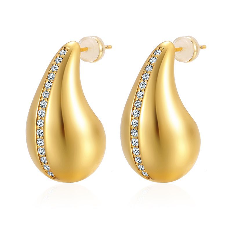 Teardrop stud earrings