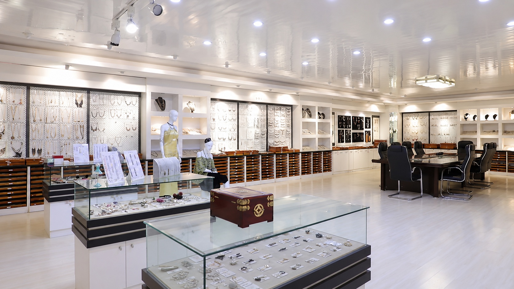 JUN SUNG jewelry showroom and sample library